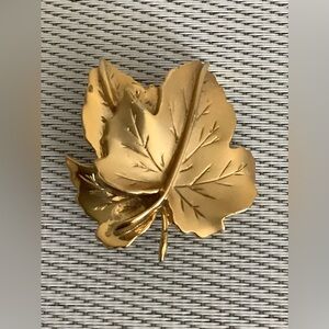 Beautiful gold double leaf Pin